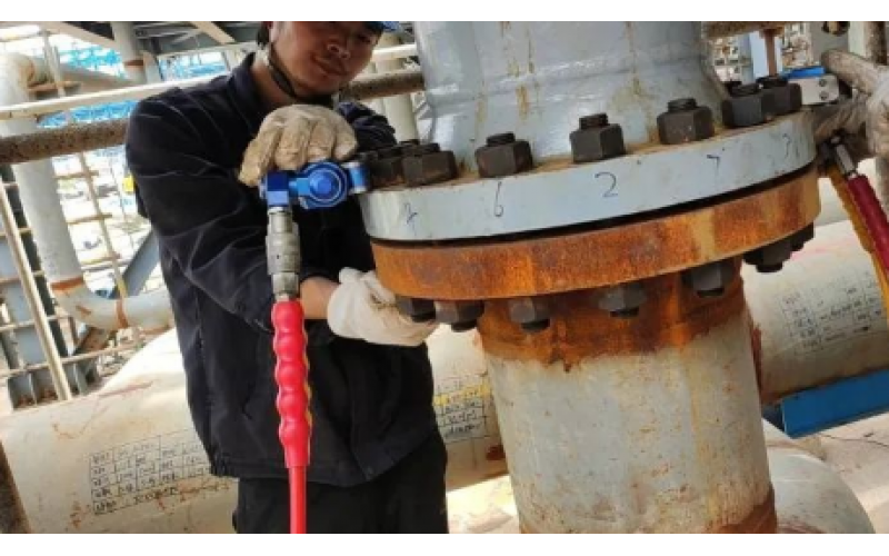 冶金余热回收设备螺栓安装预紧选用KWZK每一场竞技都是好运的开始液压力矩扳手