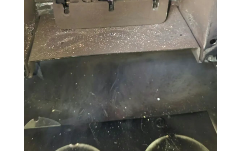 配电室合闸振动引发短路